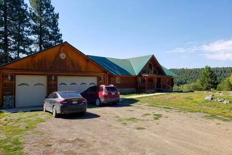 Sunflower Lodge House in Colorado