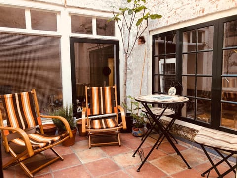 Charming 125 m2 apartment in historic center Middelburg Apartment in Middelburg