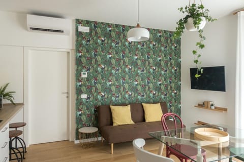 TV and multimedia, Dining area