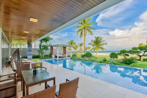 Patio, Day, Natural landscape, View (from property/room), Balcony/Terrace, Dining area, Pool view, Sea view, Swimming pool, sunbed