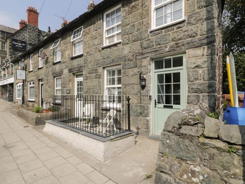 Llawenfan House in Criccieth