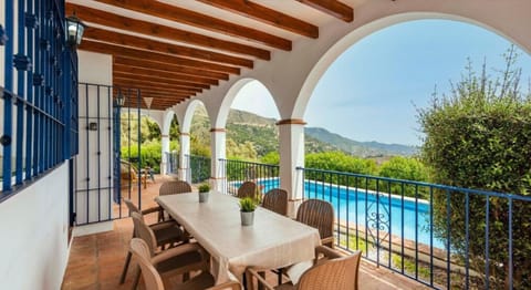 Balcony/Terrace, Dining area, Swimming pool