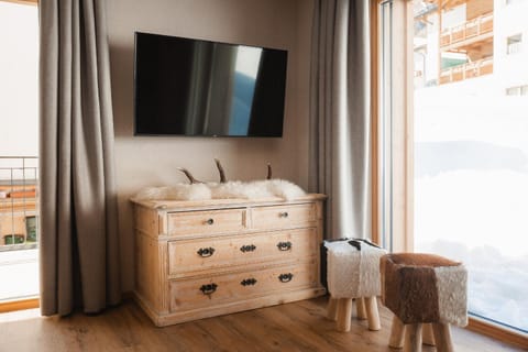 TV and multimedia, Living room, Decorative detail