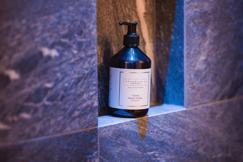 Shower, Bathroom, Spa and wellness centre/facilities