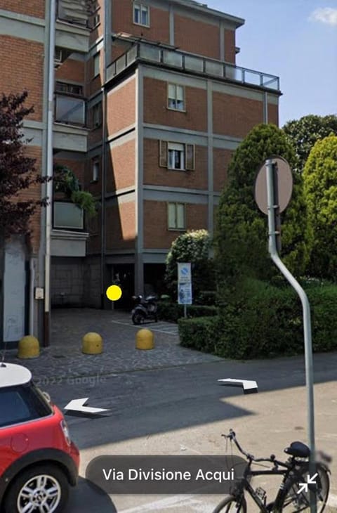 Property building, Location