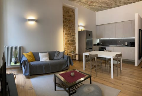 Kitchen or kitchenette, Living room, Seating area