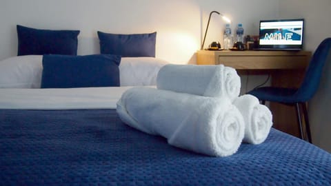 Bed, Photo of the whole room, towels