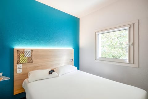Property building, Bed, Photo of the whole room, Bedroom