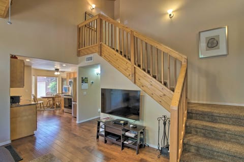 Pet-Friendly Payson Cabin with Deck Close to Hikes! Haus in Payson