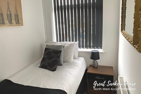 Great Sankey Serviced Accommodation House in Warrington