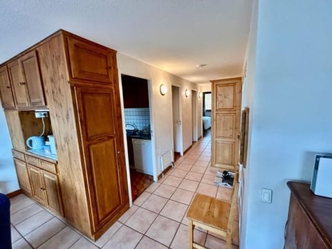 Kitchen or kitchenette, Lobby or reception