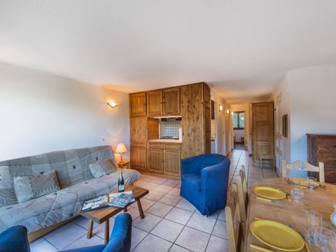 Kitchen or kitchenette, Seating area, Dining area