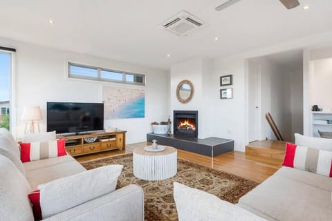 Coastal Beach House Luxury with Ocean Views House in Aireys Inlet