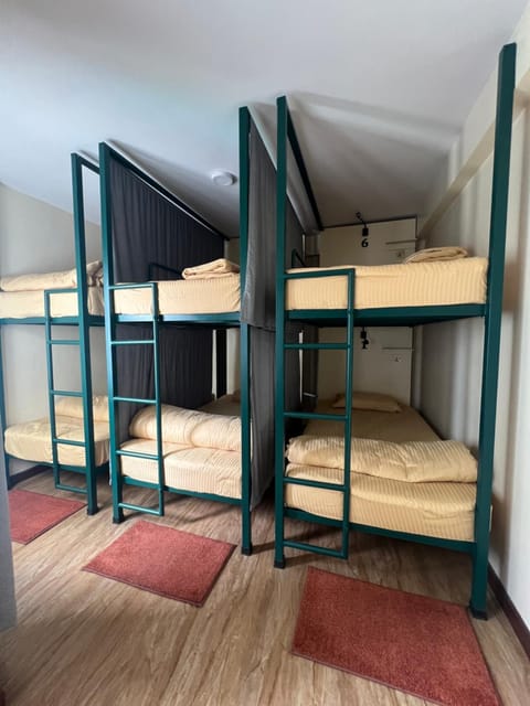 Bed, bunk bed