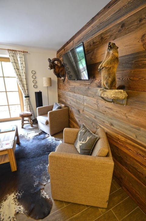 Day, Living room