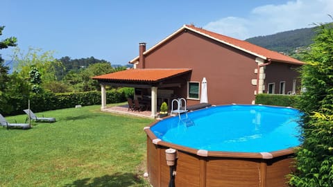 Chalet Rural 400 m playa piscina barbacoa chimenea House in O Morrazo