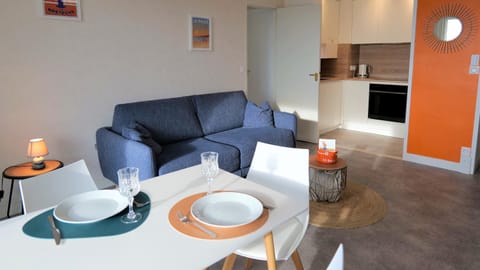 Living room, Seating area, Dining area, Meals