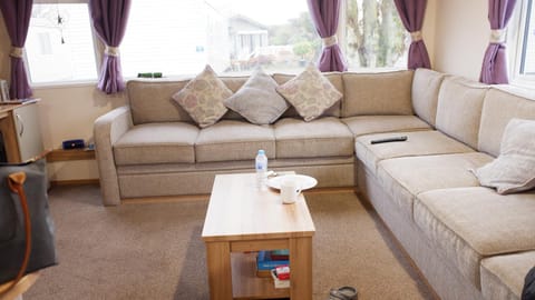 Luxury 2 Bedroom Caravan at Mersea Island Holiday House in Mersea Island
