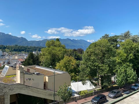 Balcony/Terrace, Mountain view