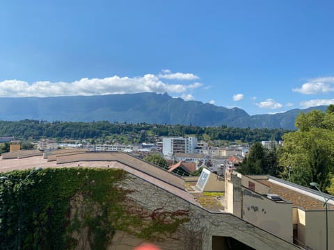 Balcony/Terrace, Mountain view