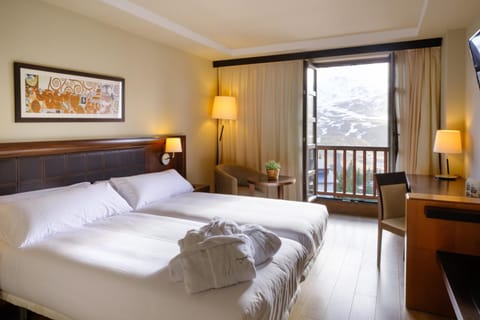 Snö Aragon Hills Hotel in Formigal