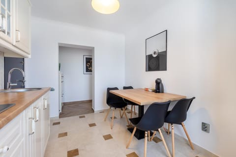 Dining area, kitchen