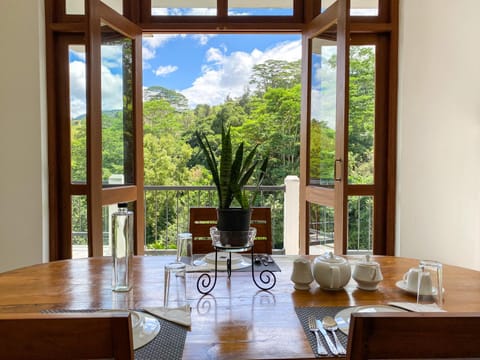 Dining area, Mountain view