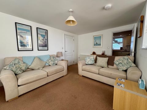 15 The CLIFF APARTMENT-2 BED- SEA VIEW House in Trearddur Bay