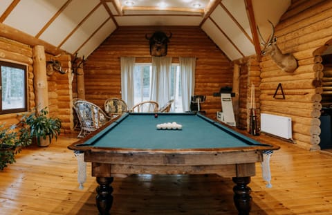 Billiard, Living room