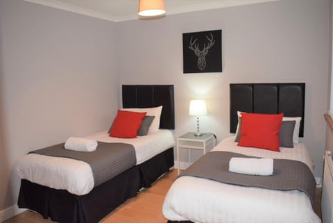 Kelpies Serviced Apartments- Campbell Condo in Livingston