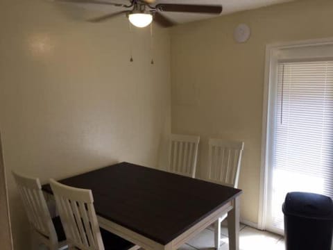 Quiet townhouse close to Fort Sill! Casa in Lawton