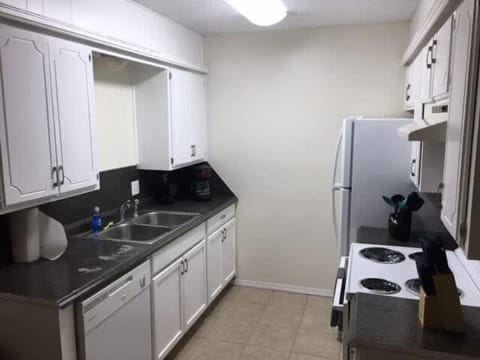 Two-bed one-bath downstairs close to Fort Sill! Casa in Lawton