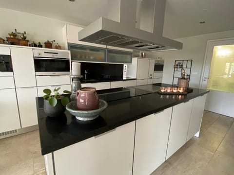 Kitchen or kitchenette, Communal kitchen