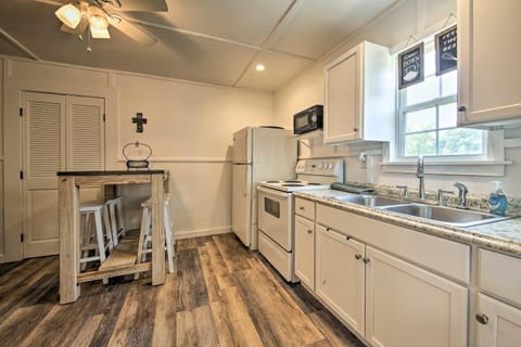 Pet-Friendly Canyon Lake Studio Fish, Boat, Relax House in Canyon Lake