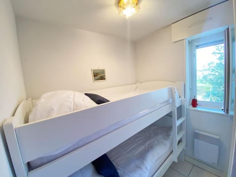 Bed, Photo of the whole room, Bedroom, bunk bed