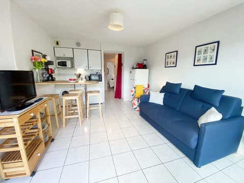 TV and multimedia, Kitchen or kitchenette, Living room, Dining area