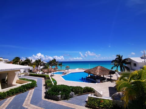 Brisas Beachfront Studios in Hotel Zone Apartment in Cancun