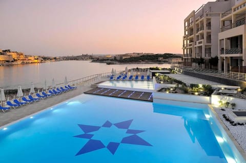 Luxurious Apt with Ocean Views and Pool in Tigne Point Condo in Sliema