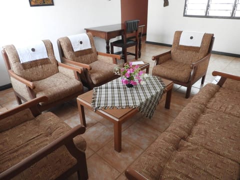 Nimohs Holiday Home Maison in Accra