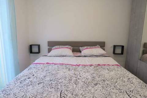 Appartement rénové avec WIFI bien équipé au centre ville de PERROS-GUIREC - Ref 940 Apartment in Perros-Guirec