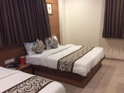 HOTEL RK PALACE Bed and Breakfast in Ahmedabad