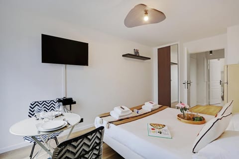 Buttes Chaumont - Sunny 2P apartment Apartment in Pantin