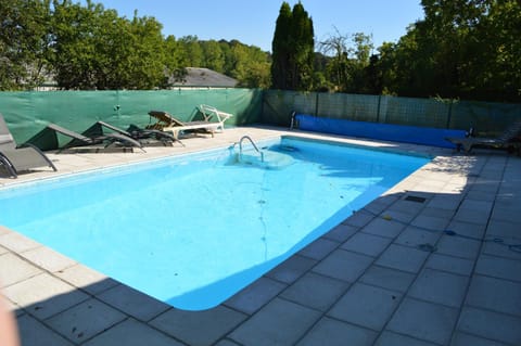 Swimming pool, Swimming pool