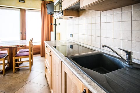 Kitchen or kitchenette, Living room, Seating area