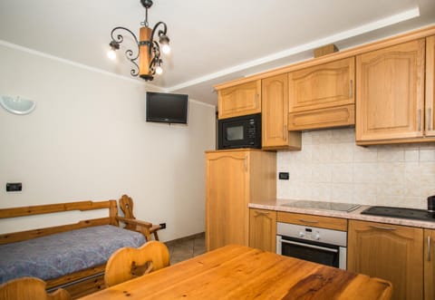 TV and multimedia, Kitchen or kitchenette, Living room, Seating area