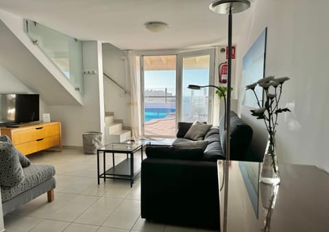 TV and multimedia, Living room, Pool view, Sea view