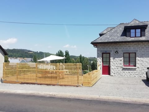 Gîte de Granit Noir House in Besse-et-Saint-Anastaise