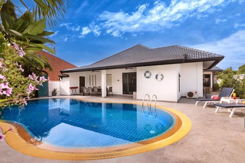 Villa Sabai minutes to City, Beach, Walkingstreet House in Pattaya City