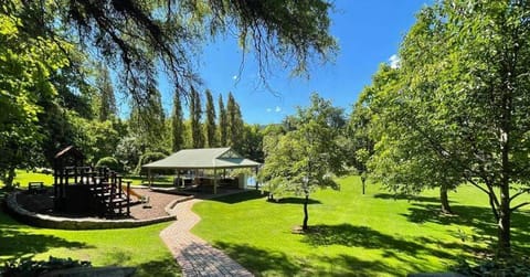 Chestnut Tree Holiday Units Campground/ 
RV Resort in Porepunkah