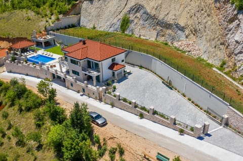 Luxury villa with a swimming pool Studenci, Zagora - 18483 Villa in Split-Dalmatia County
